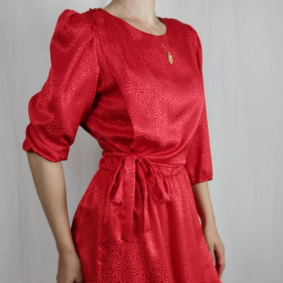 *Sold* Medium vintage red satin animal print dress - Picture 3 of 6